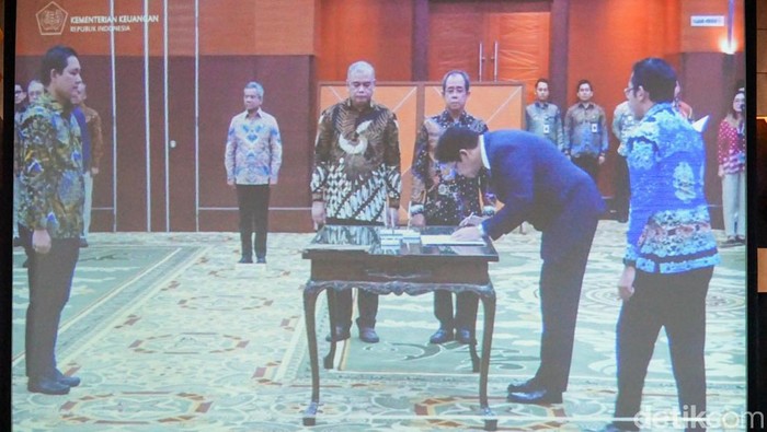 Menteri Keuangan Purbaya Yudhi Sadewa melantik sebanyak 36 pejabat baru di lingkungan Direktorat Jenderal Bea dan Cukai (DJBC) Kementerian Keuangan. Pelantikan digelar di Gedung Juanda, Kementerian Keuangan, Jakarta, Rabu (28/1/2026), sebagai bagian dari langkah perombakan dan pembenahan internal.