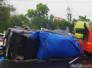 Pikap Oleng Hantam Xenia dan Truk di Jogonalan Klaten, 1 Orang Tewas