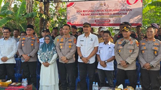 Polres Dumai memulai pembangunan jembatan 30 meter penghubung sekolah dan gereja, Rabu (28/1/2026).
