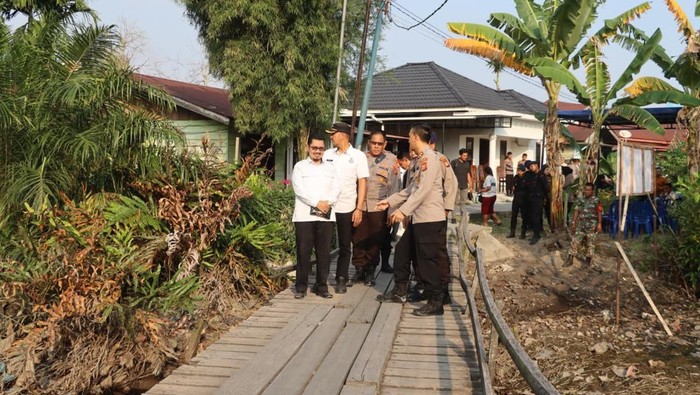 Polda Riau Bangun Jembatan 30 Meter Penghubung Sekolah dan Gereja di Dumai