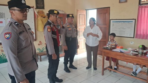 Polres Gianyar mengawal pendistribusian menu Makan Bergizi Gratis (MBG) ke sejumlah sekolah di Tampaksiring, Gianyar, Bali, Rabu (28/1/2026). (Foto: Dok. Polres Gianyar)