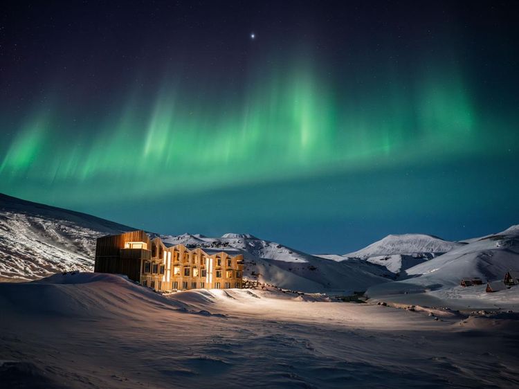 Keren! 9 Restoran Ini Punya Pemandangan Aurora yang Indah