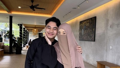 Romantisnya Fiki Naki dan Tinandrose yang Gemar Kulineran di Kafe