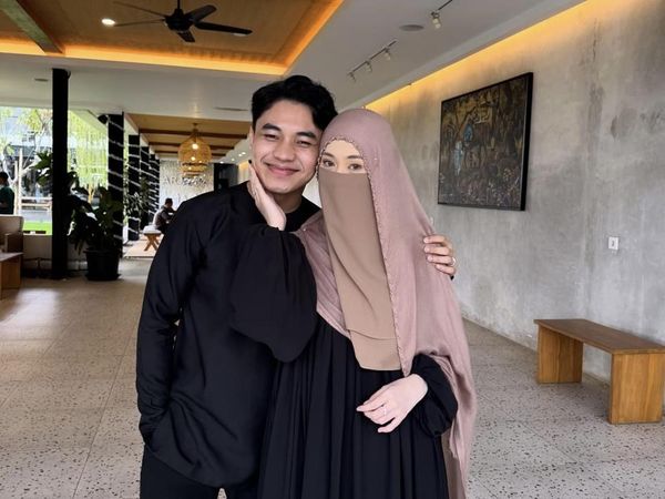 Romantisnya Fiki Naki dan Tinandrose yang Gemar Kulineran di Kafe