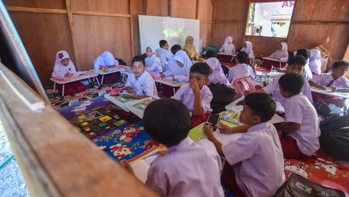 Komisi X DPR: Sekolah di Sumatera Harus Siap Lebaran, Rehab Sekarang!