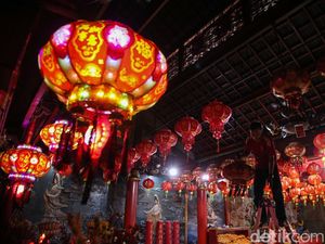 Ini Alasan Warna Merah dan Ornamen Lampion Identik dengan Imlek