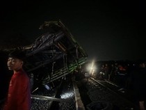 Video: Kecelakaan Maut Truk Vs Kereta Api Gajayana di Kebumen, Sopir Tewas