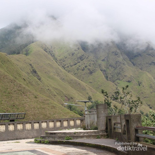 Mengintip Gagahnya Rinjani dari Pusuk Sembalun