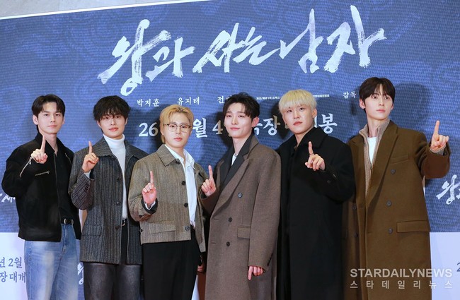 Penggemar akhirnya melihat Wanna One melakukan pose mengacungkan angka 1 setelah sembilan tahun. “All I Wanna Do, Wanna One!” seperti greetings mereka. Foto: Instagram