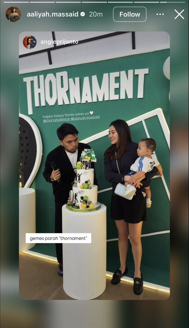 Tak hanya di rumah, kejutan kembali diterima Thariq di lokasi yang sudah dipersiapkan dengan dekorasi bertema padel. Kali ini Aaliyah juga mengundang para sahabat untuk hadir. Foto: Instagram/@aaliyah.massaid