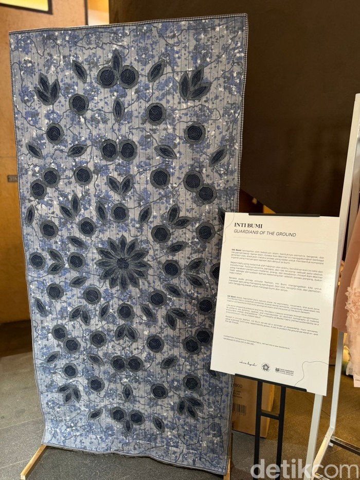 Adrie Basuki Rilis Art Wall dari Kain Daur Ulang