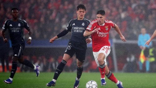 Soccer Football - UEFA Champions League - Benfica v Real Madrid - Estadio da Luz, Lisbon, Portugal - January 28, 2026 Benficas Heorhiy Sudakov in action with Real Madrids Arda Guler REUTERS/Pedro Nunes