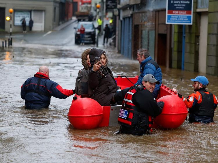 Badai Chandra Picu Banjir Parah di Irlandia