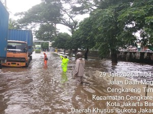 Banjir di Jalan Daan Mogot Jakbar Capai 60 Cm, Motor Tak Bisa Melintas