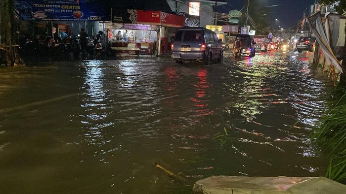 Sebanyak 16 titik di Jember tergenang banjinr