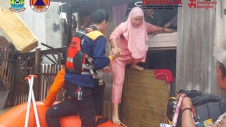 Banjir hingga 1,5 Meter Genangi Permukiman Bekasi, Warga Mulai Dievakuasi