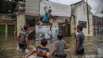 Banjir Parah, Jalan Raya Pisangan Akses Tol Gabus Lumpuh