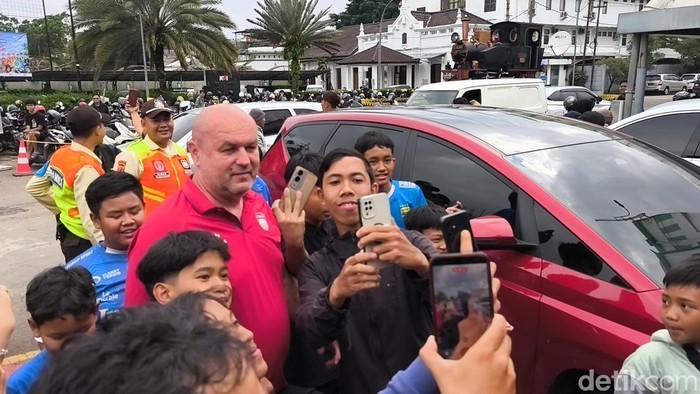 Persib Bertolak ke Solo, Bobotoh Padati Stasiun Bandung