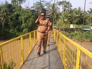 Bupati Asjap Resmikan Jembatan Leuwi Reuming, Solusi Ekonomi Kalibunder