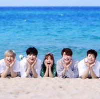 Choi Yoo Jung bernaung di bawah naungan agensi Fantagio seperti rekan personelnya, Kim Doyeon serta Cha Eun Woo. Ia bahkan pernah menjadi model video klip boy group sang aktor, ASTRO. Foto: Instagram