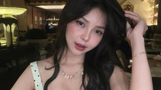 Gemas! Potret Cantik Meyden saat Ngemil Roti hingga Pasta