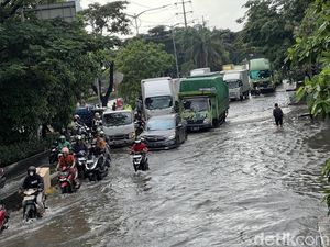 Banjir di Jalan Daan Mogot Jakbar Bikin Macet Seharian, Ini Titik-titiknya