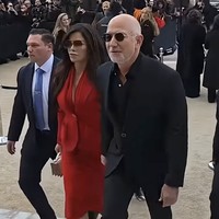 Foto: Gaya Lauren Sanchez dan Jeff Bezos di Paris Fashion Week, Banjir Olokan