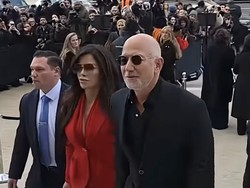 Foto: Gaya Lauren Sanchez dan Jeff Bezos di Paris Fashion Week, Banjir Olokan
