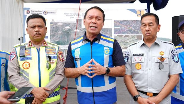 Kakorlantas Polri Irjen Agus Suryonugroho bersama Jasa Dirut Jasa Marga Rivan A Purwantono dan Dirut Jasa Raharja Muhammad Awaluddin meninjau Jalur Jakarta Cikampek (Japek) II Selatan (dok.Korlantas Polri)