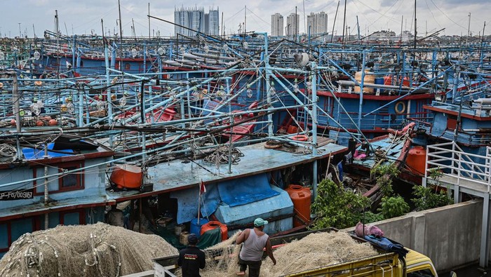 Ternyata Banyak Kapal Mangkrak di Muara Angke!
