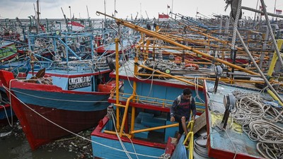 Kapal Nelayan Menumpuk, Kolam Labuh Muara Angke Diperbesar