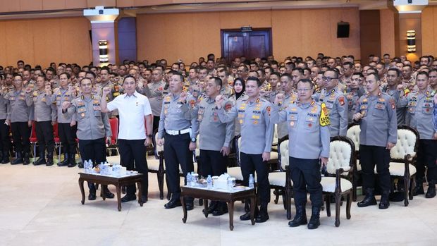 Kapolda Metro Jaya Irjen Asep Edi Suheri membuka pelatihan komunikasi sosial bagi ribuan personel.