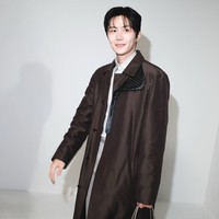 Selain Kim Seon Ho, hadir rekan artis Moon Ga Young, Hong Kyung, I.N Stray Kids, dan Sooin MEOVV. Foto: Instagram