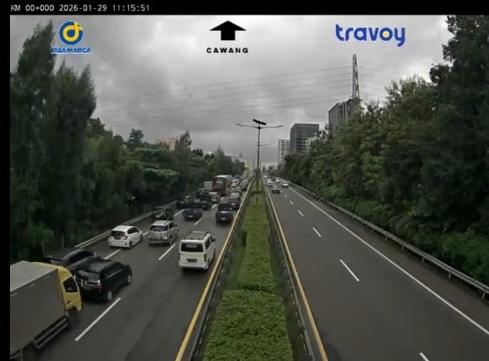 Lalin Cawang Macet Dikepung Kendaraan dari Tol Cikampek dan Jagorawi