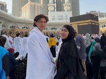 Emosional Marcell Darwin Pertama Kali Umrah
