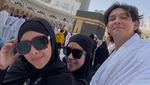 Emosional Marcell Darwin Pertama Kali Umrah