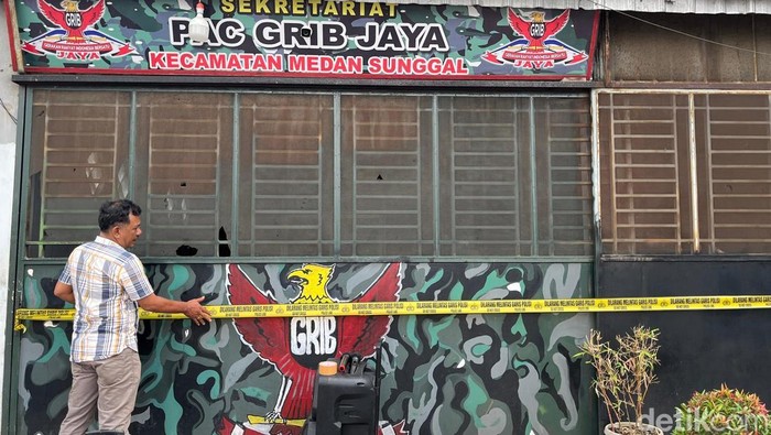 Markas ormas yang dijadikan sarang perjudian di Medan Sunggal. (Finta Rahyuni/detikSumut)