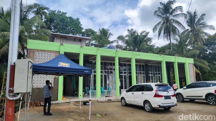 Masjid Taqwa Muhammadiyah Cabang Salareh Aia di Agam Sedang Proses Perbaikan Usai Diterjang Banjir Bandang. (Ahmad Arfah/detikSumut)