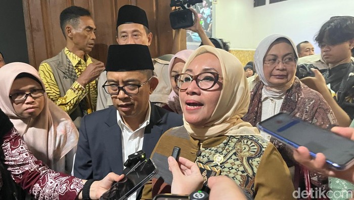 Menteri Pemberdayaan Perempuan dan Perlindungan Anak (PPPA) Arifah Choiri Fauzi di Asrama Haji Pondok Gede, Jakarta, Rabu (28/1).