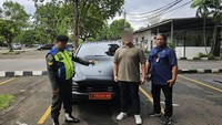 Porsche Cayenne Pakai Pelat Dinas di Halim, Kemhan Beri Klarifikasi