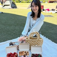 Dalam pernyataannya, wanita cantik itu berbagi tentang kampanye yakni untuk fokus pada revitalisasi ekonomi, reformasi pendidikan, dan langkah-langkah untuk mengatasi penurunan angka kelahiran.Foto: Instagram @dela_ matuura