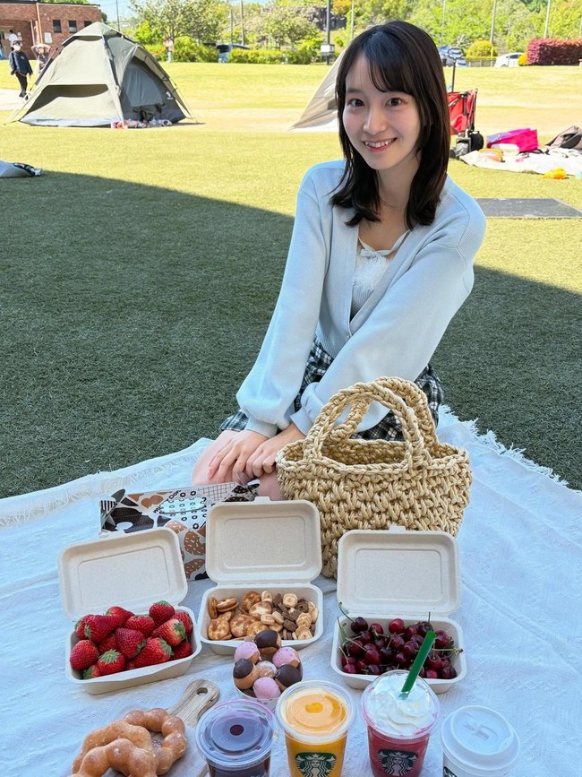 Dalam pernyataannya, wanita cantik itu berbagi tentang kampanye yakni untuk fokus pada revitalisasi ekonomi, reformasi pendidikan, dan langkah-langkah untuk mengatasi penurunan angka kelahiran.Foto: Instagram @dela_ matuura