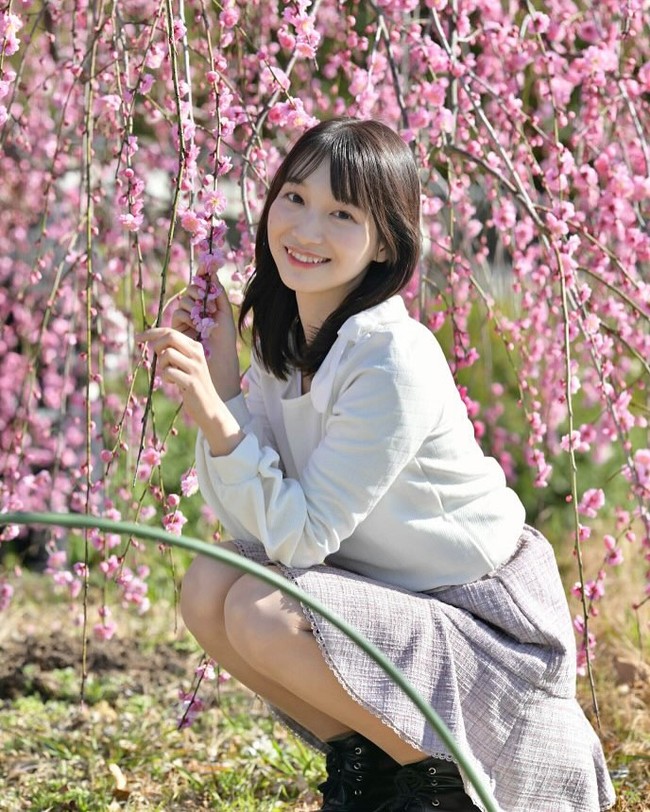 Nana mengaku bermaksud untuk membawa keterampilan dan pengalaman sebagai idola ke bidang pelayanan publik. Ia sendiri merupakan lulusan Fakultas Hukum Universitas Nanzan dan mantan karyawan perusahaan IT. Foto: Instagram @dela_ matuura