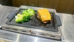 Sensasi Hamburg Jepang dengan Topping Keju Gurih yang Lumer di Mulut