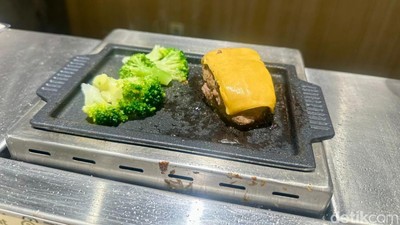 Sensasi Hamburg Jepang dengan Topping Keju Gurih yang Lumer di Mulut