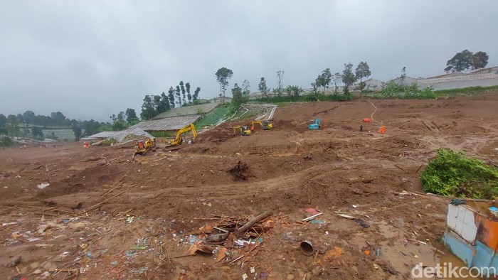 Operasi pencarian korban longsor terkendala hujan