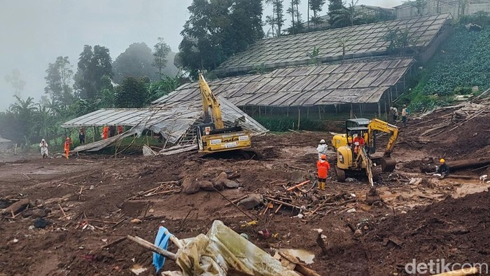 Pencarian Korban Longsor Cisarua: 41 Teridentifikasi