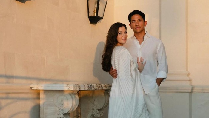 Potret Pangeran Mateen-Anisha Rosnah Kenalkan Bayi Zahra Mariam Bolkiah