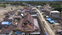 Pemerintah daerah terus melakukan penanganan bertahap guna mempercepat pemulihan fasilitas umum yang terdampak bencana. Diharapkan, setelah perbaikan infrastruktur dasar selesai, Pasar Huta Godang dapat kembali beroperasi dan menjadi pusat aktivitas ekonomi warga seperti sebelum bencana terjadi. ANTARA FOTO/Indrianto Eko Suwarso