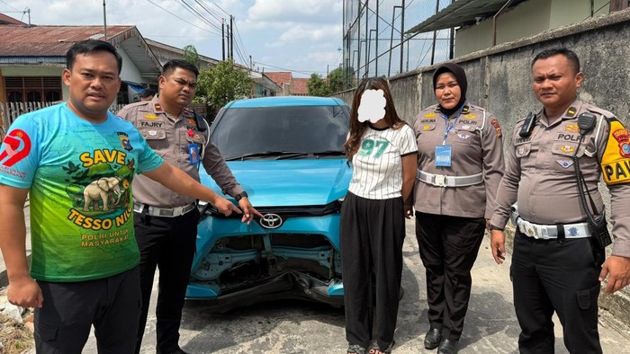 Pelaku tabrak lari di Pekanbaru saat diamankan polisi. (dok Lantas Polresta Pekanbaru)